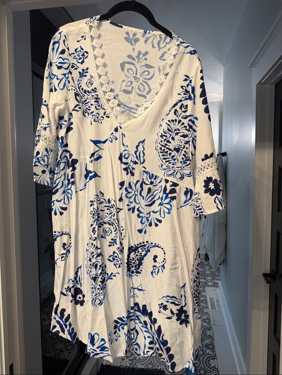 Cupshe Other - Women's White & Blue Floral V-Neck Dress